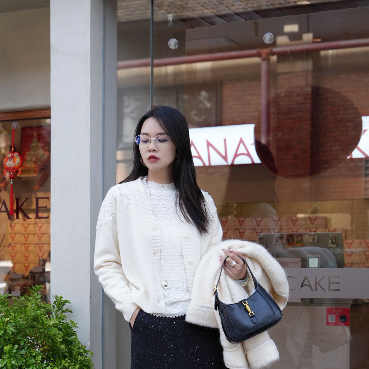 俪妍【LIVELY·YAN】冬款毛织开衫秋冬白色时尚气质蕾丝毛衣77639-61