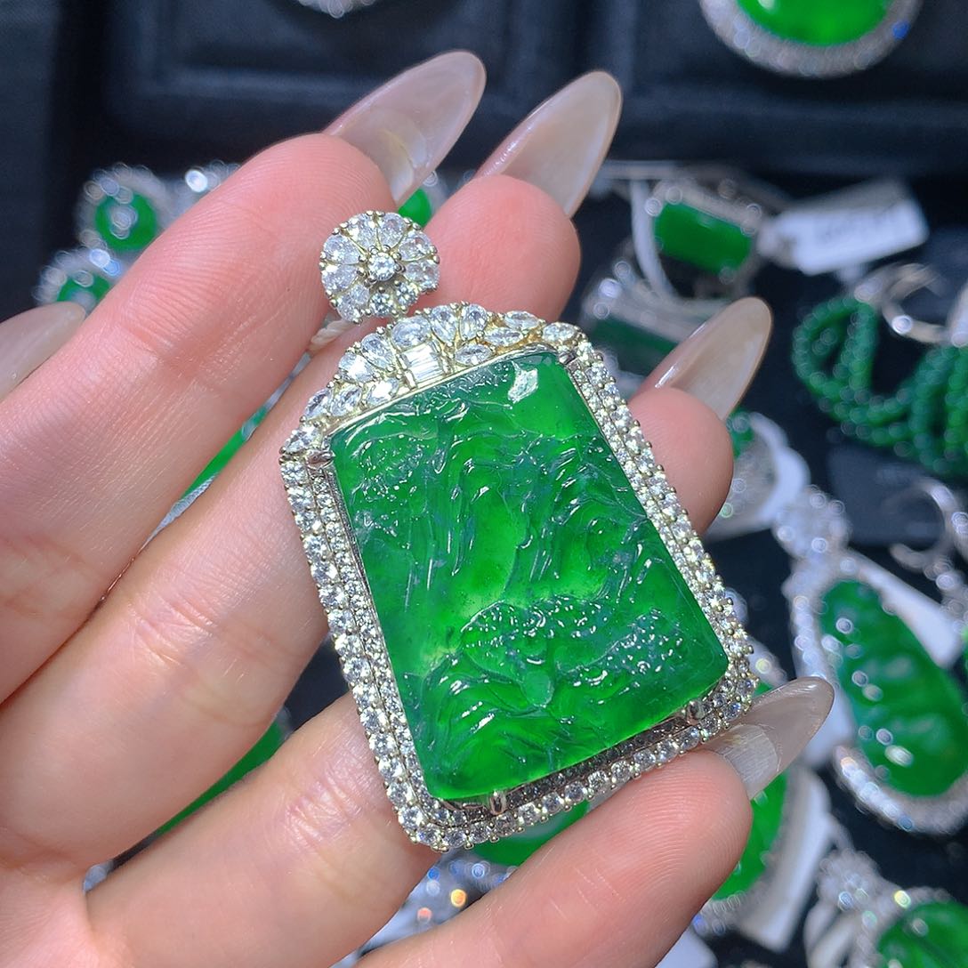 翡翠颈饰银S925镶嵌翡翠