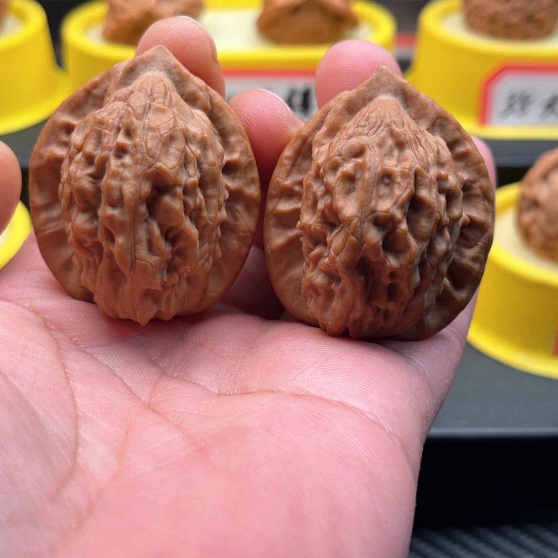 文玩核桃吊坠37大红袍