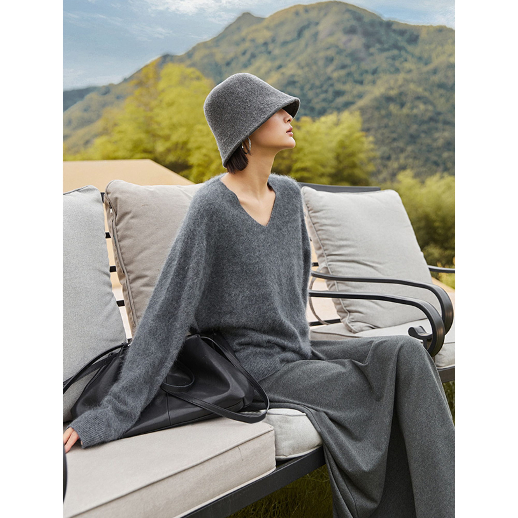 CKOUCCOO/扣蔻"一体机织"羊毛羊绒拉毛V领针织衫女2025秋冬松弛感