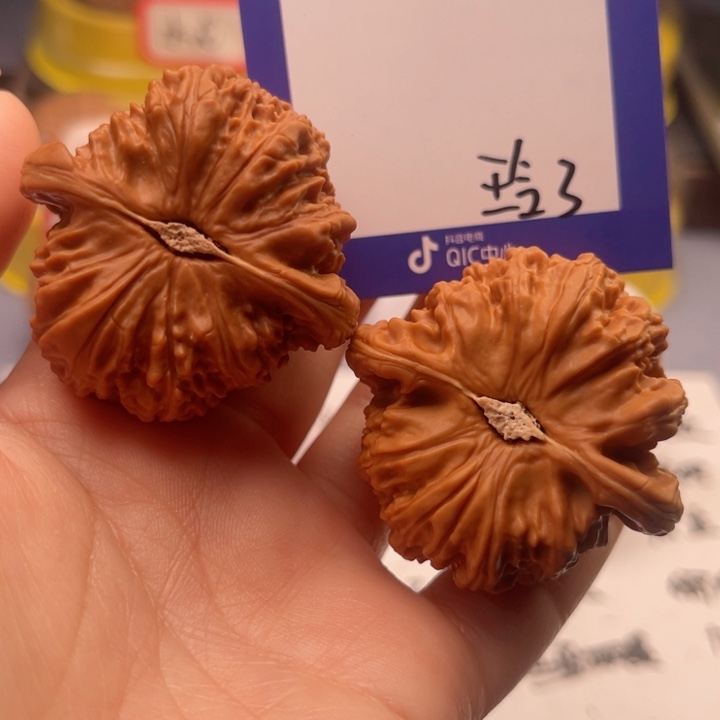 文玩核桃吊坠故***客文玩核桃把件3