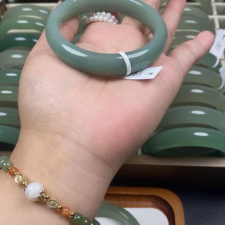 东陵石未镶嵌手镯