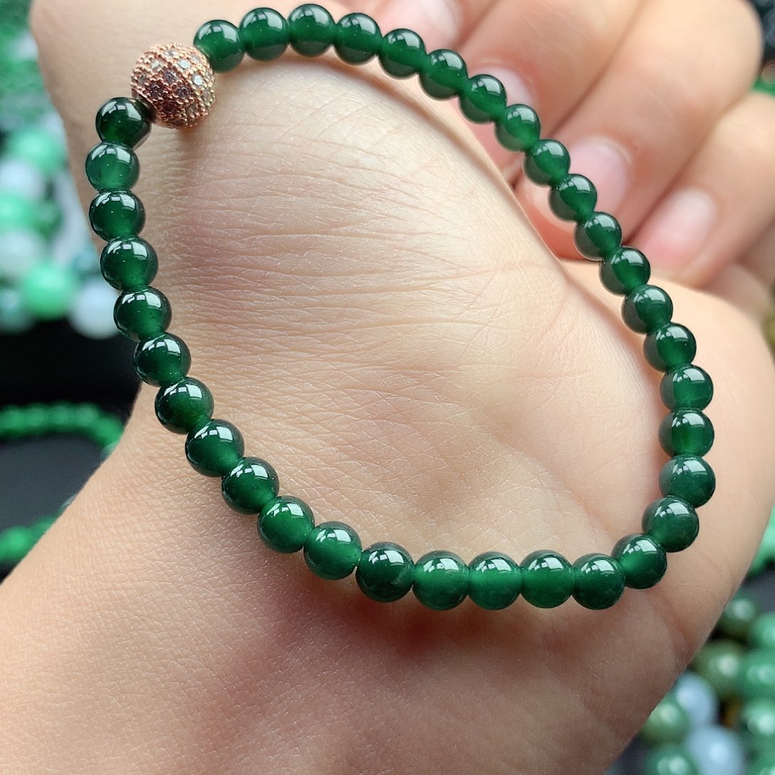 翡翠颈饰足铂镶嵌手串