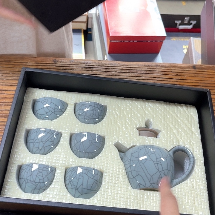 孤品茶具套装等。         