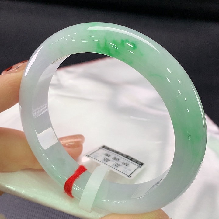 翡翠手镯未镶嵌正圈58