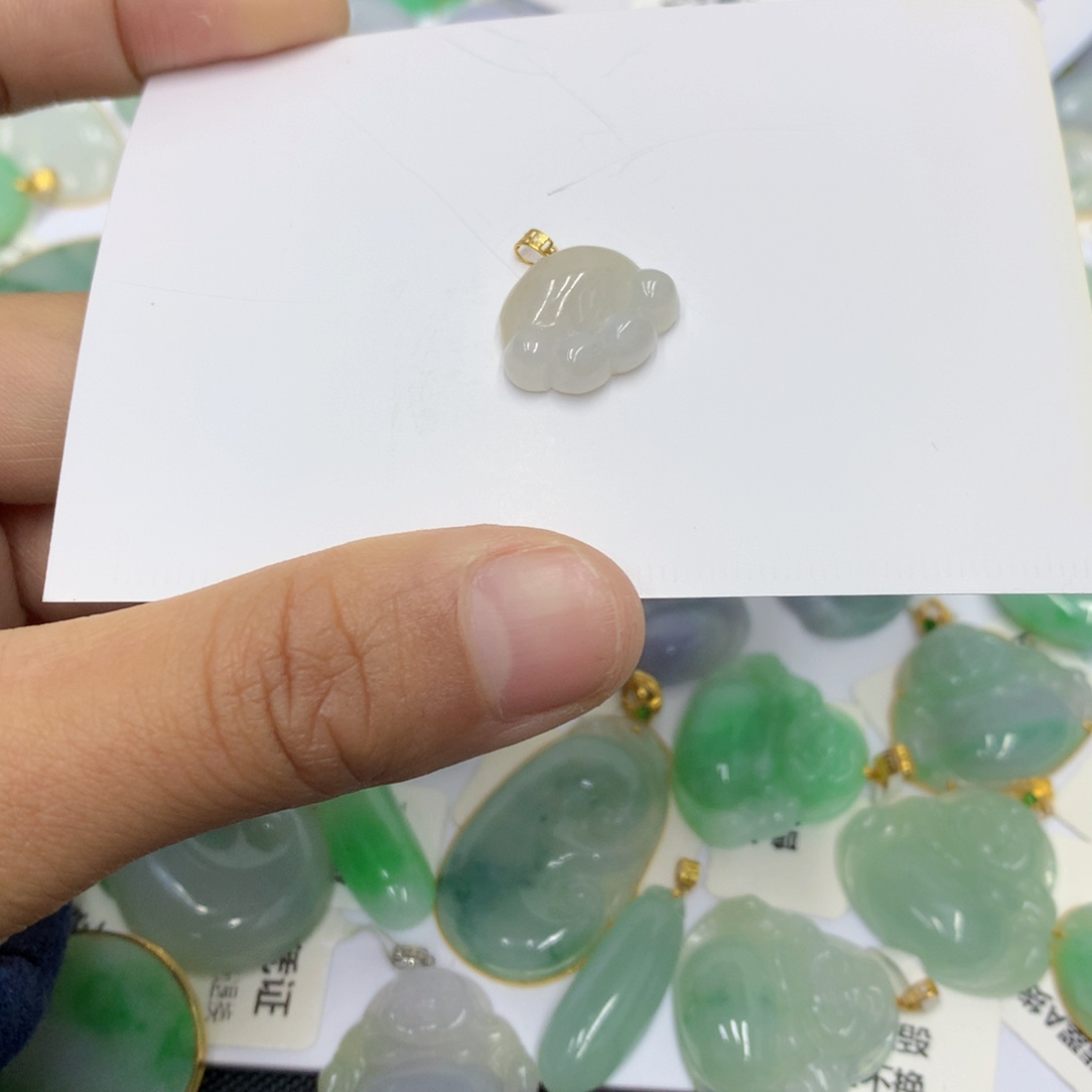 翡翠颈饰未镶嵌翡翠