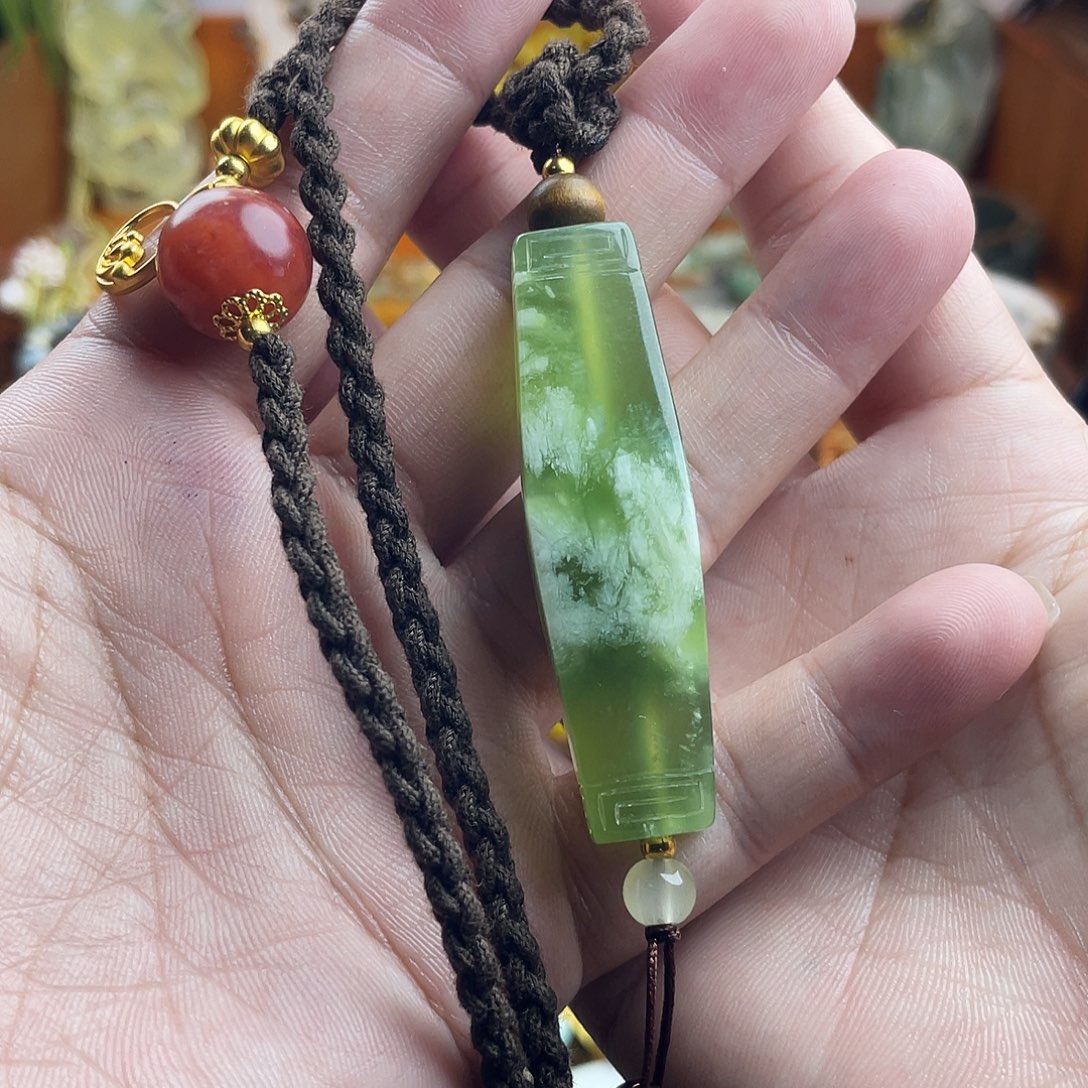 清***遇蛇纹石玉未镶嵌吊坠