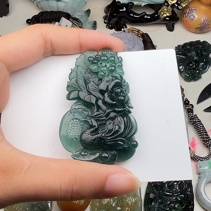 翡翠未镶嵌颈饰挂件