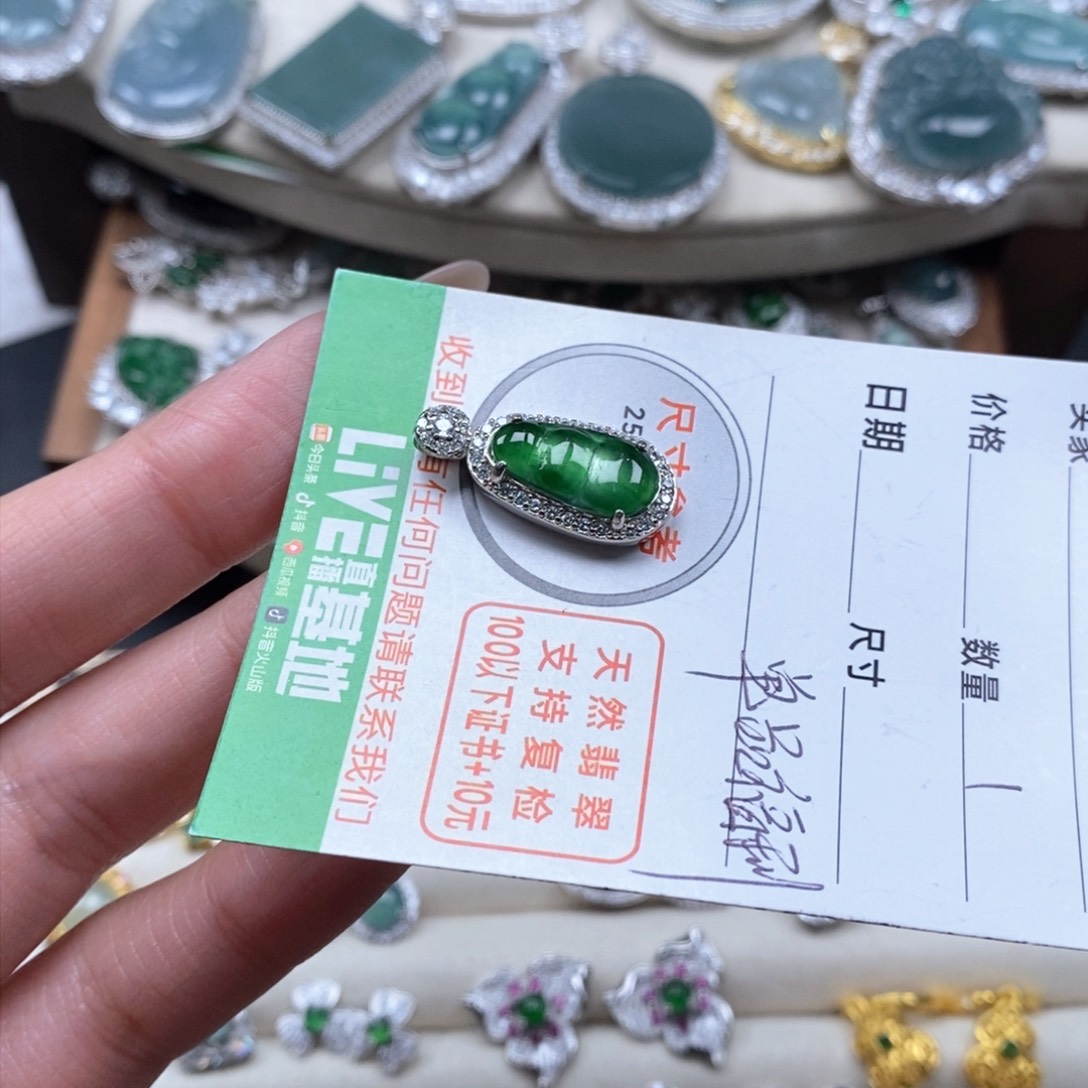 翡翠颈饰未镶嵌翡翠