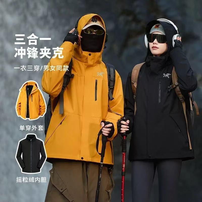 【奥莱撤柜】刺绣乌男女同款三合一冲锋衣户外百搭保暖三穿防水加绒