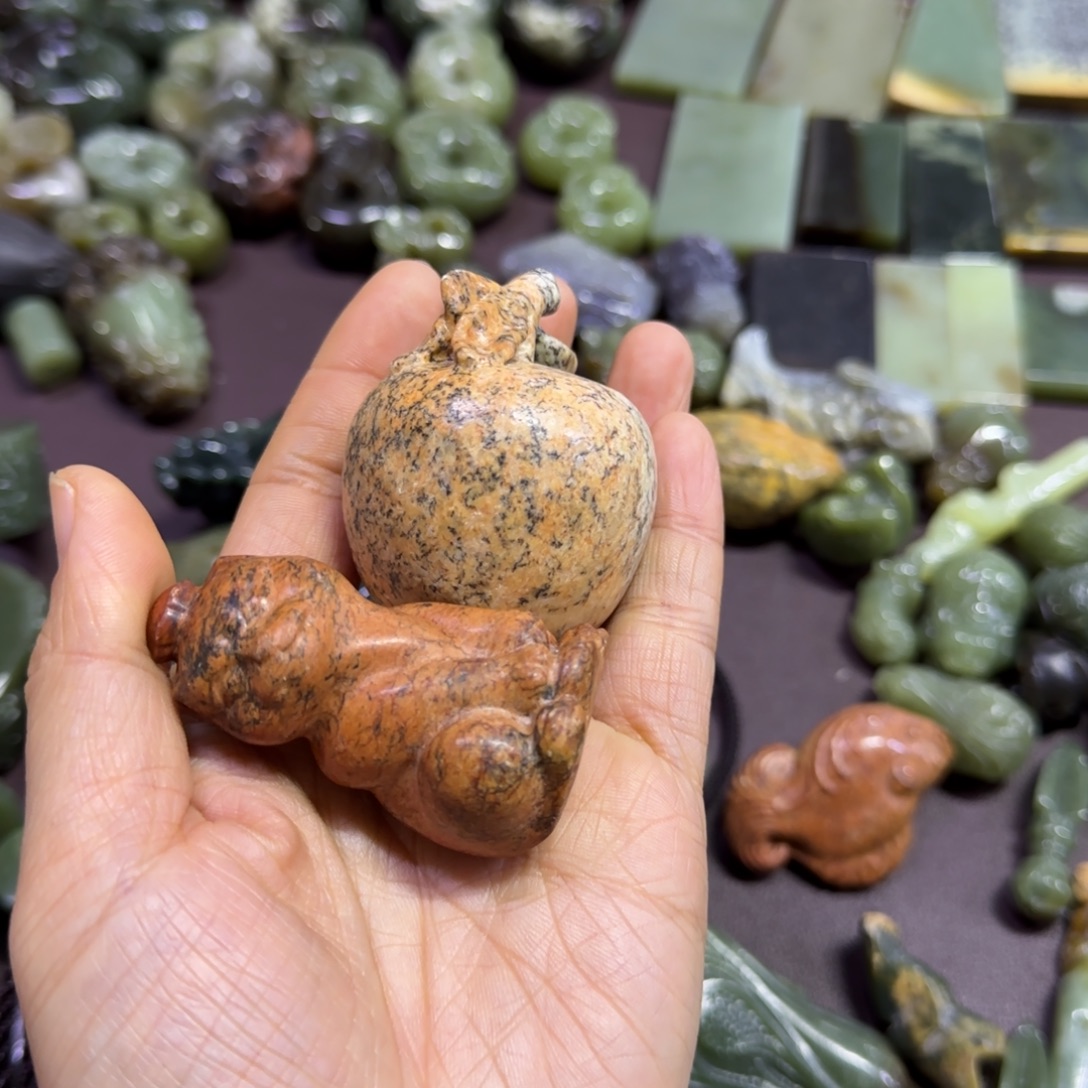 W***！岫岩老玉（透闪石质玉）未镶嵌挂件