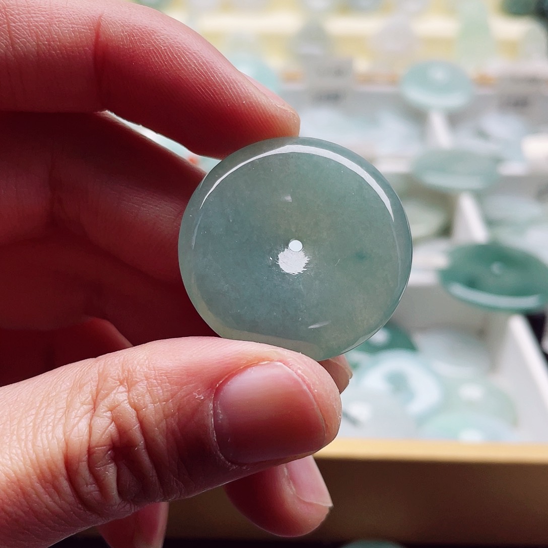 翡翠颈饰未镶嵌天然翡翠