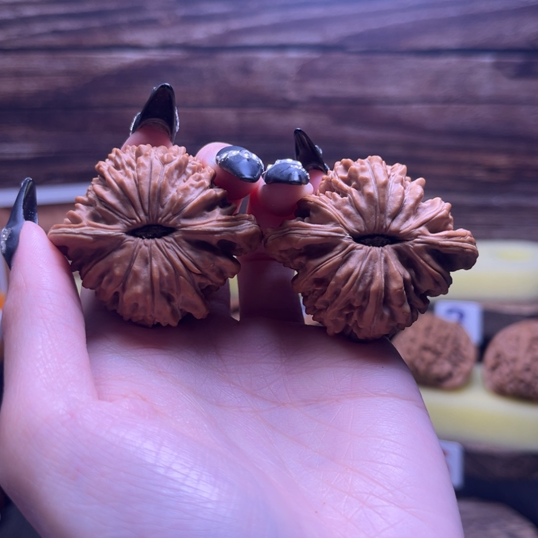 勇***哥吊坠文玩核桃四座楼闪55