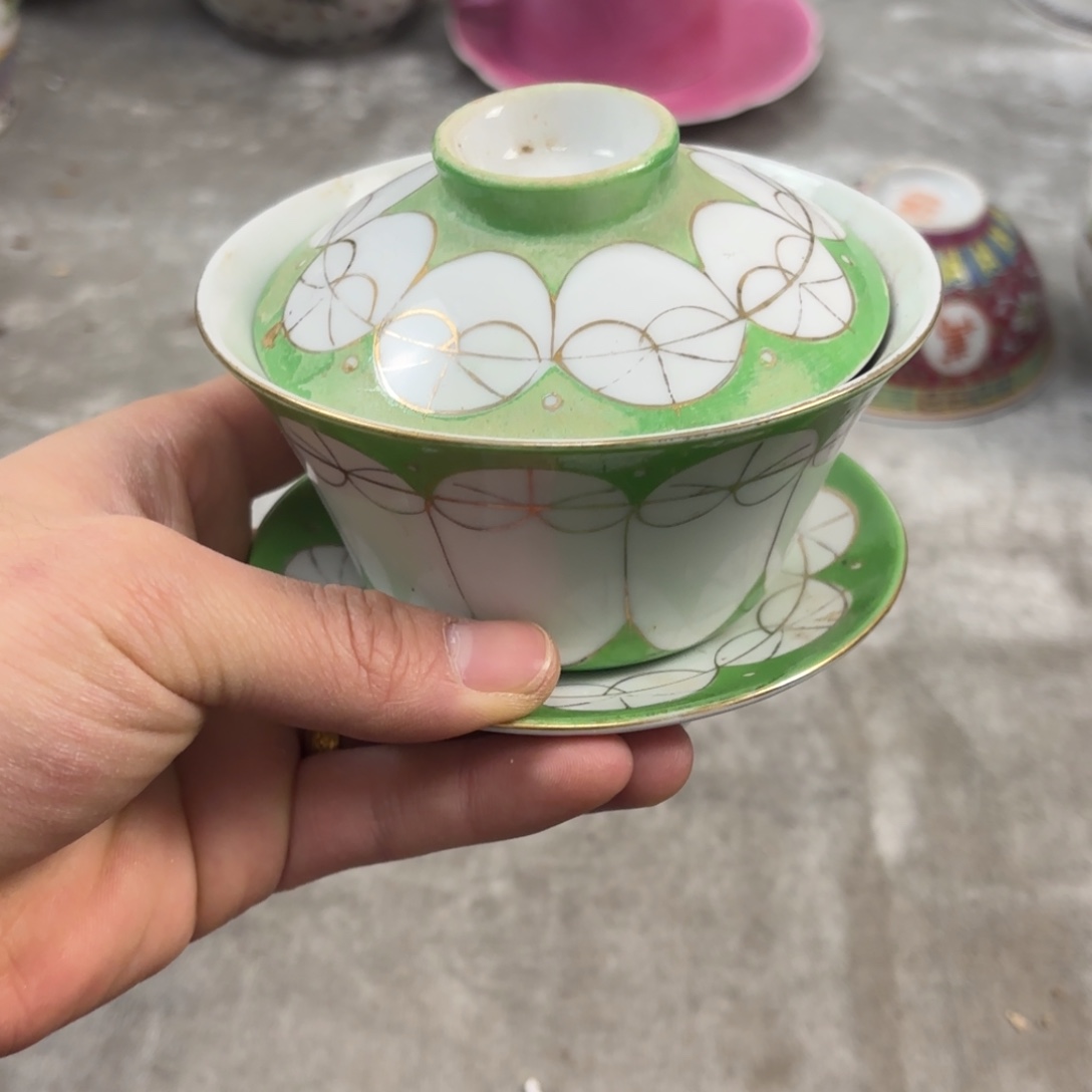 苹果绿描金三才盖碗