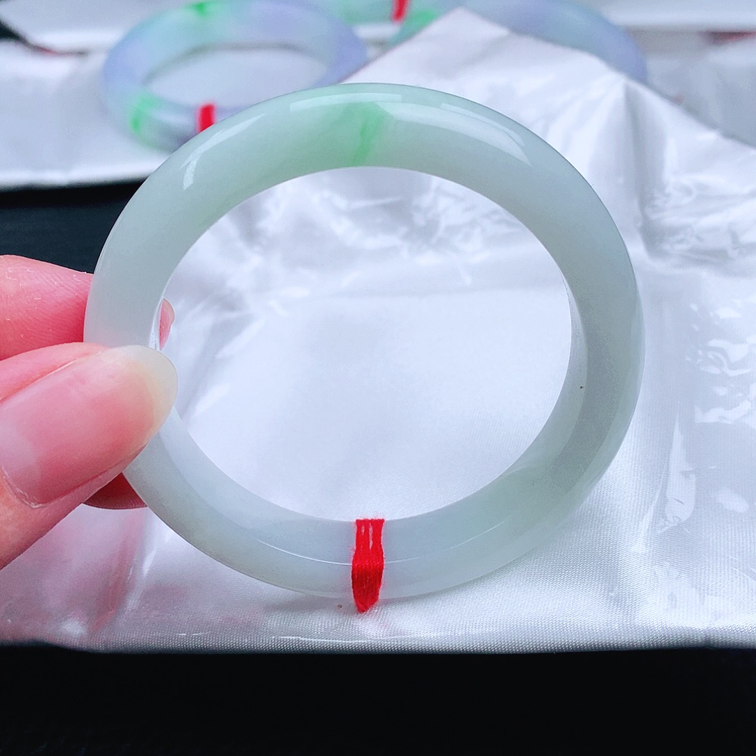 娟***儿翡翠未镶嵌手镯。。