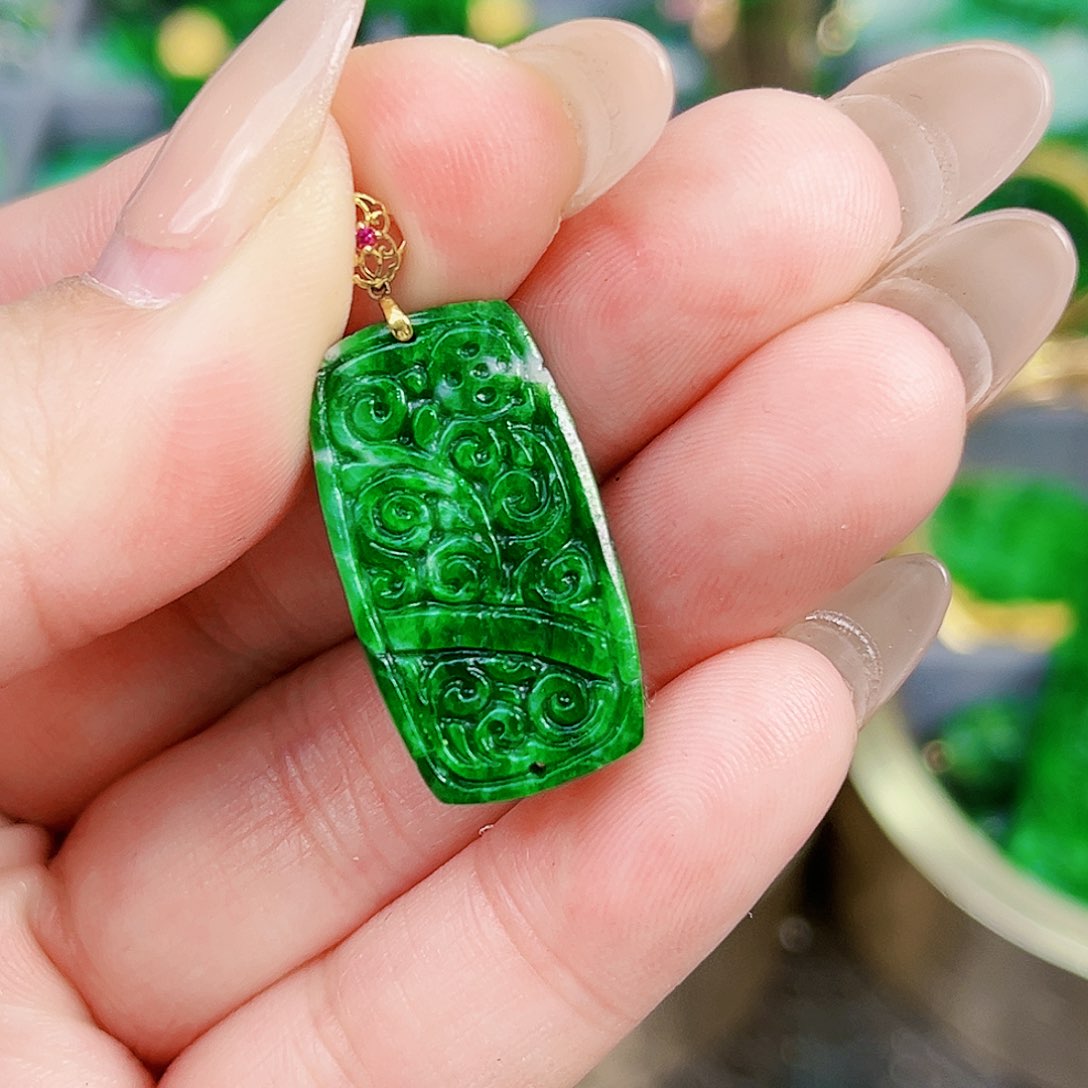 翡翠颈饰18K金镶嵌吊坠