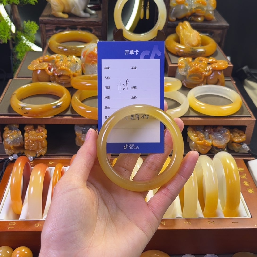 未镶嵌手镯石英质玉