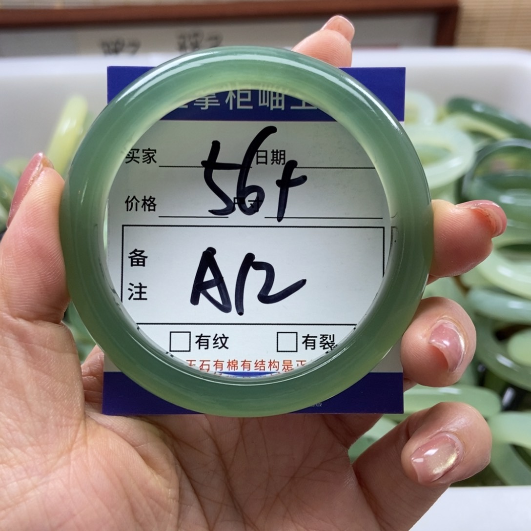 岫玉手镯手镯未镶嵌