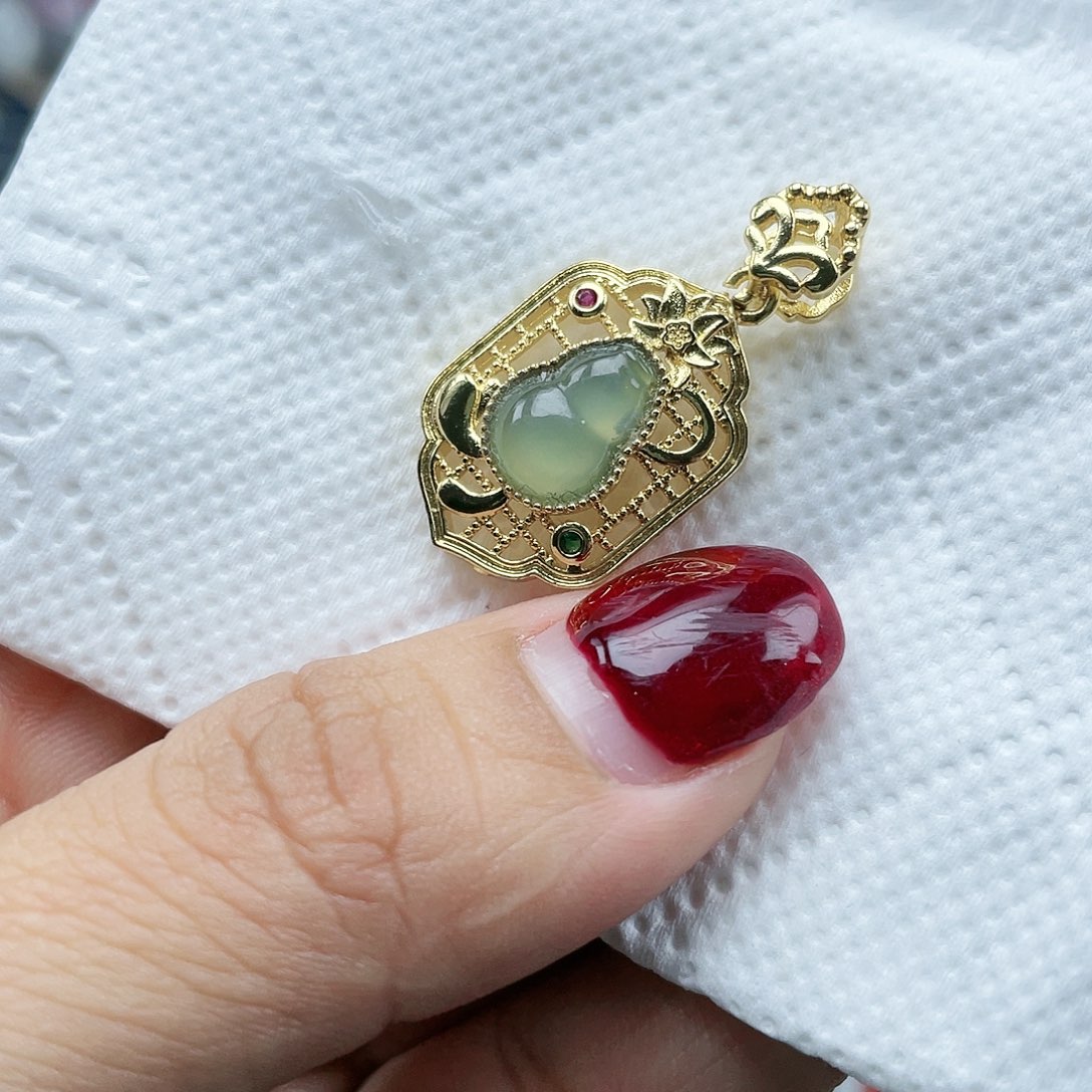 翡翠颈饰未镶嵌翡翠