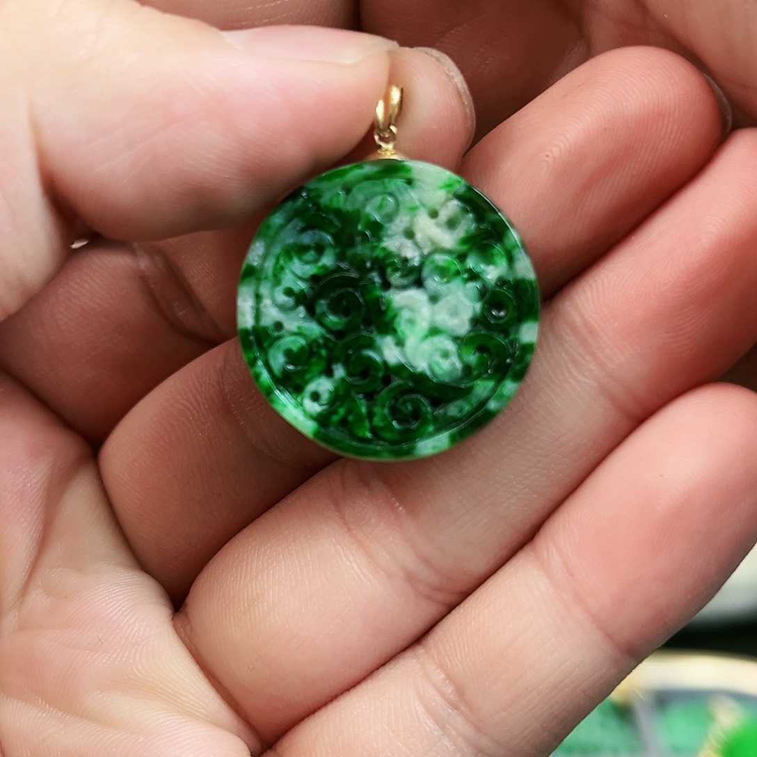 翡翠颈饰18K金镶嵌吊坠