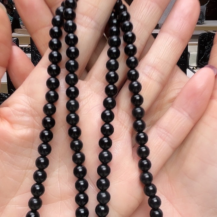 向***行和田玉（墨玉）未镶嵌手链卡6。108