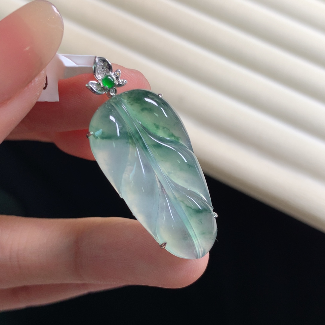 翡翠颈饰18K金镶嵌叶子