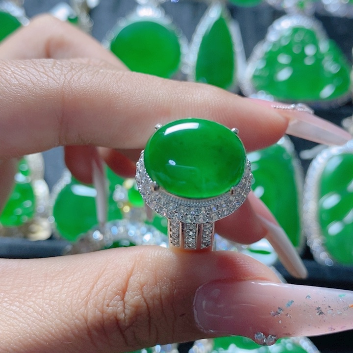 翡翠颈饰未镶嵌18。