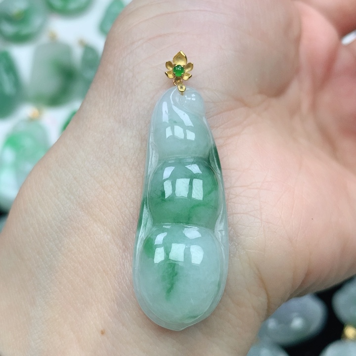 翡翠颈饰18K金镶嵌天然翡翠a货