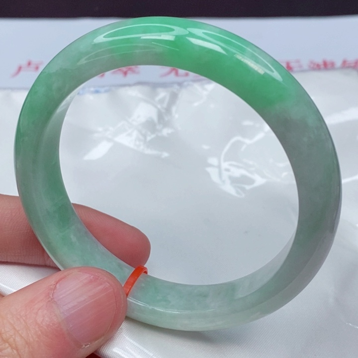 翡翠手镯未镶嵌58圈