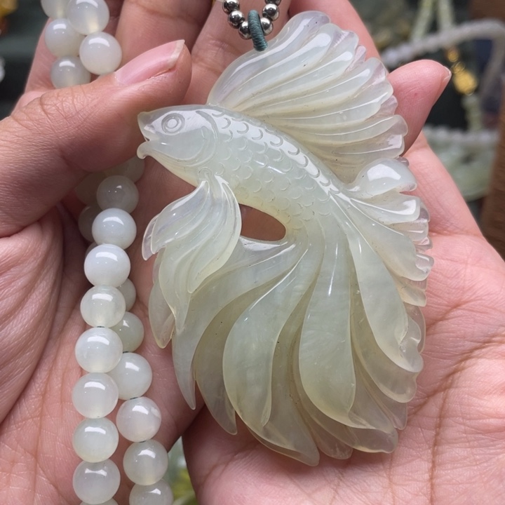 蛇纹石玉吊坠合金巧*妇