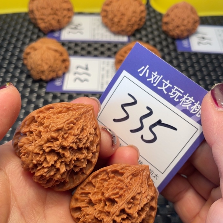 桃核把件38满天星335。。。。