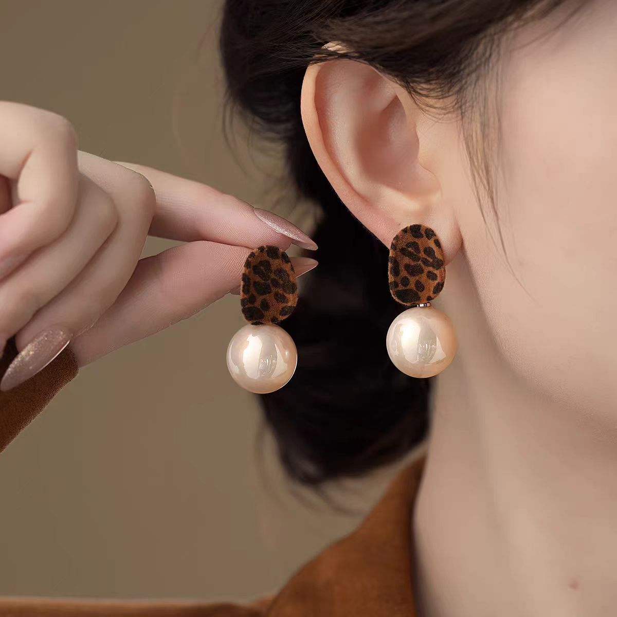 铜合金耳饰 气质轻奢百搭简约简约优雅精致网红设计师耳环F3144