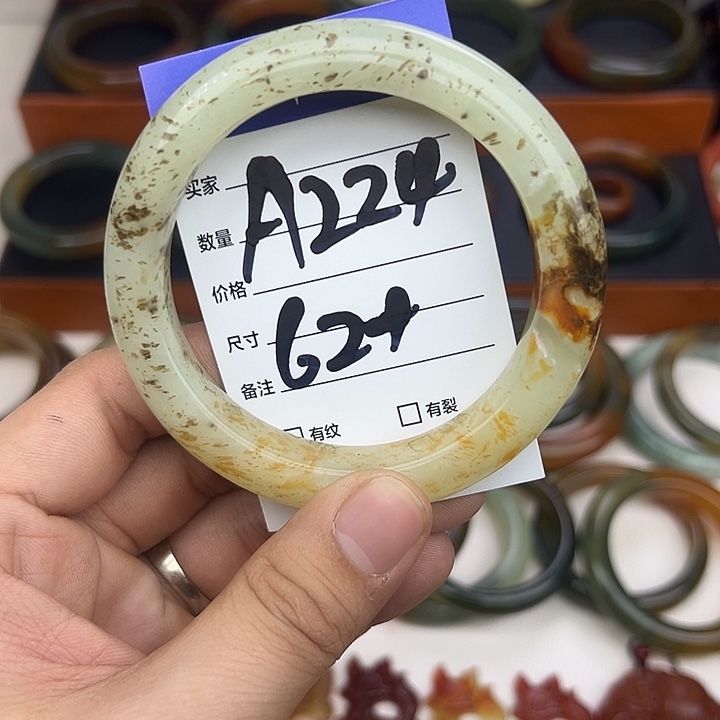 蛇纹石玉未镶嵌手镯