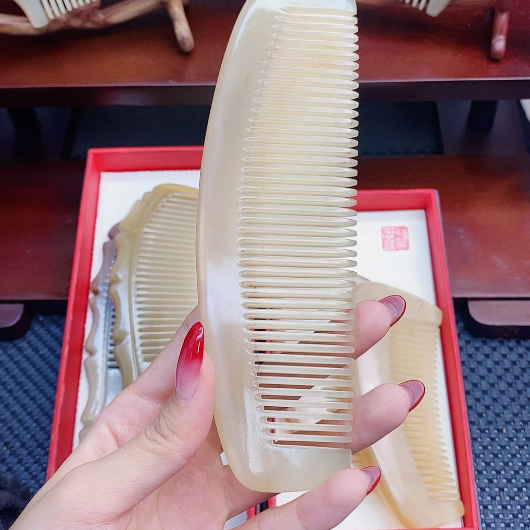 纯手工制作纯牛角梳子