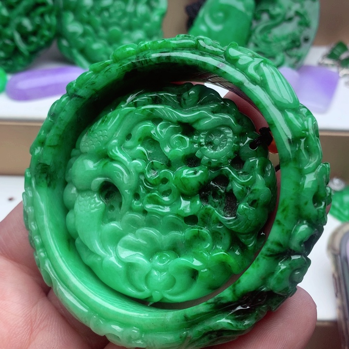 翡翠未镶嵌手镯……．