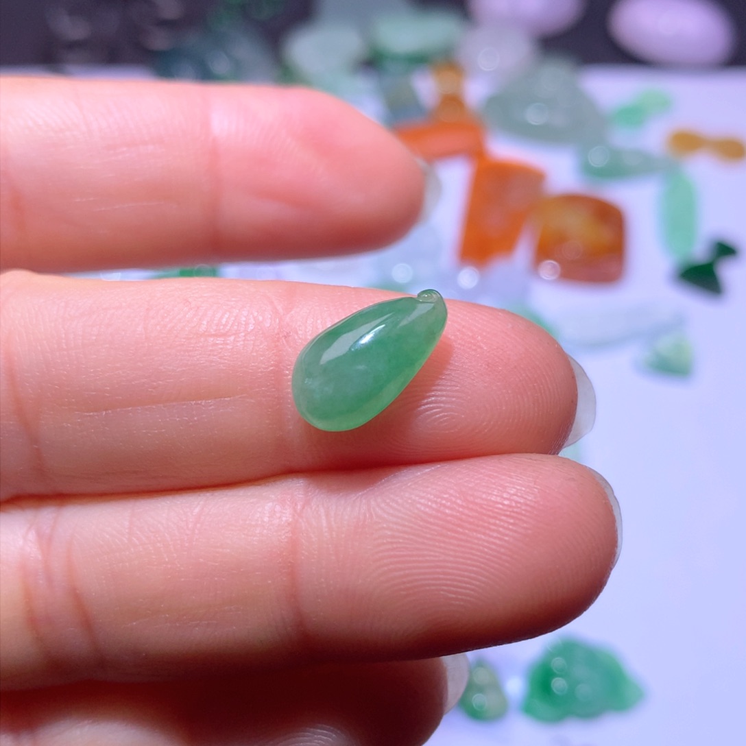 翡翠颈饰未镶嵌瓜