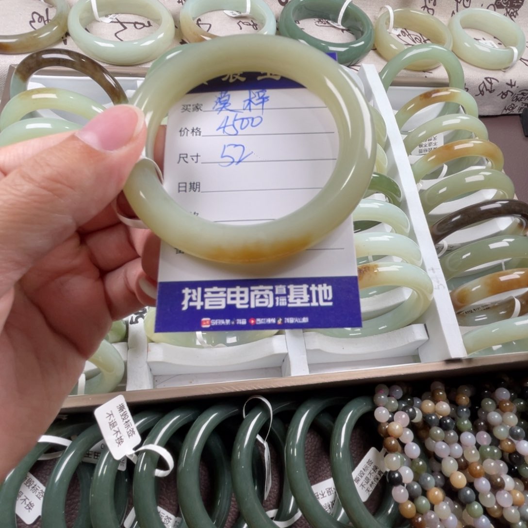 和田玉手镯未镶嵌`****j