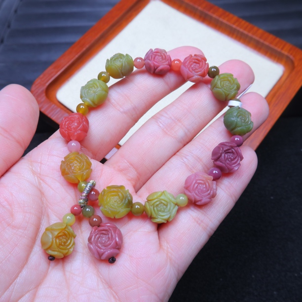 盐源玛瑙牡丹花手串