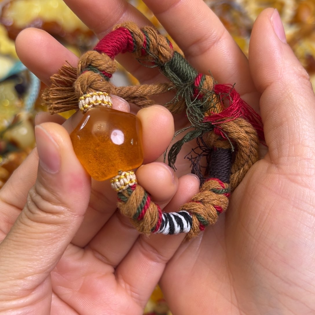 未镶嵌蜜蜡裸石琥珀