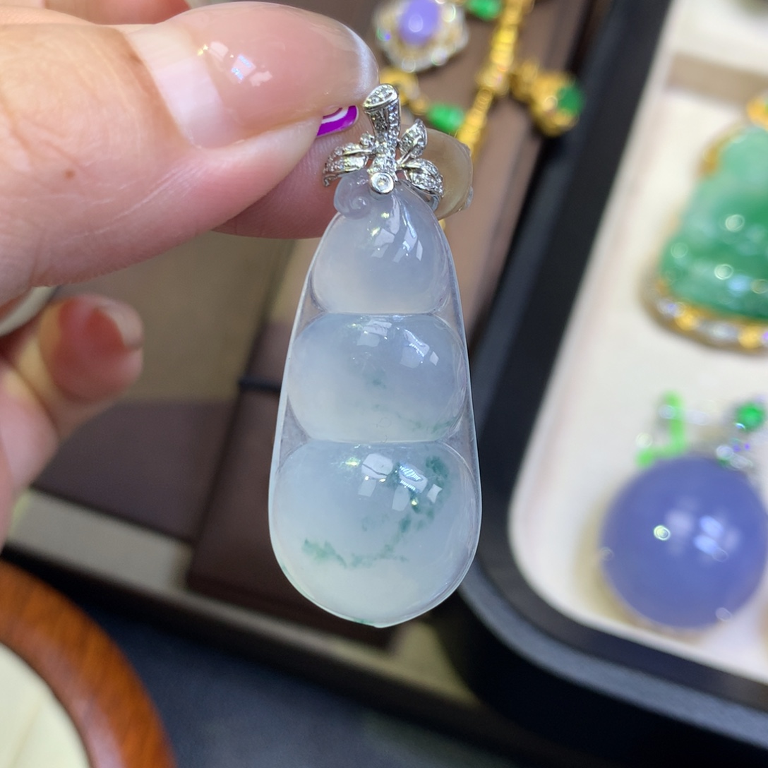 翡翠18K金镶嵌颈饰