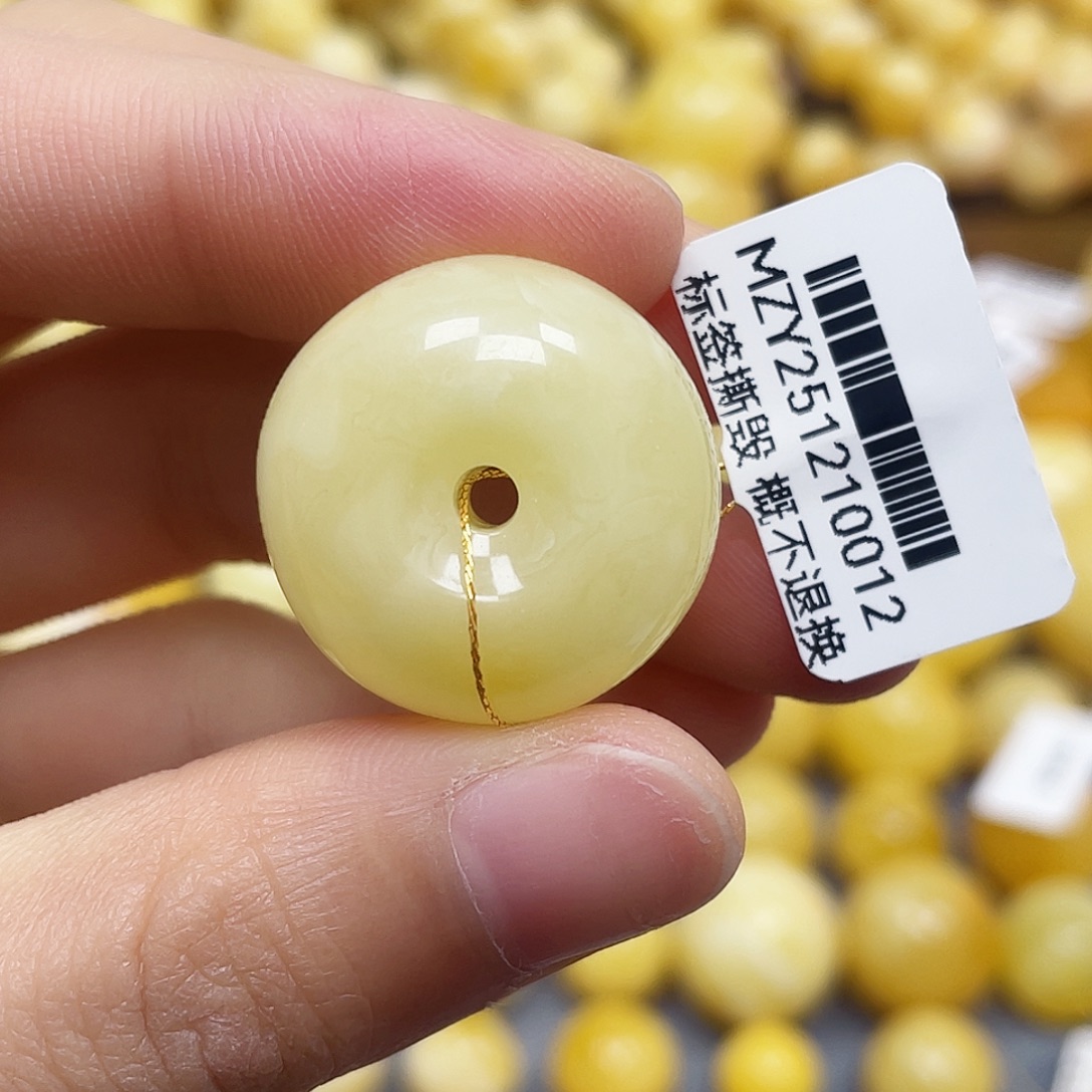 蜜蜡未镶嵌裸石23.3*13.4mm.瑕