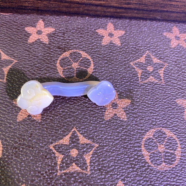 巴西玛瑙俏色巧雕如意