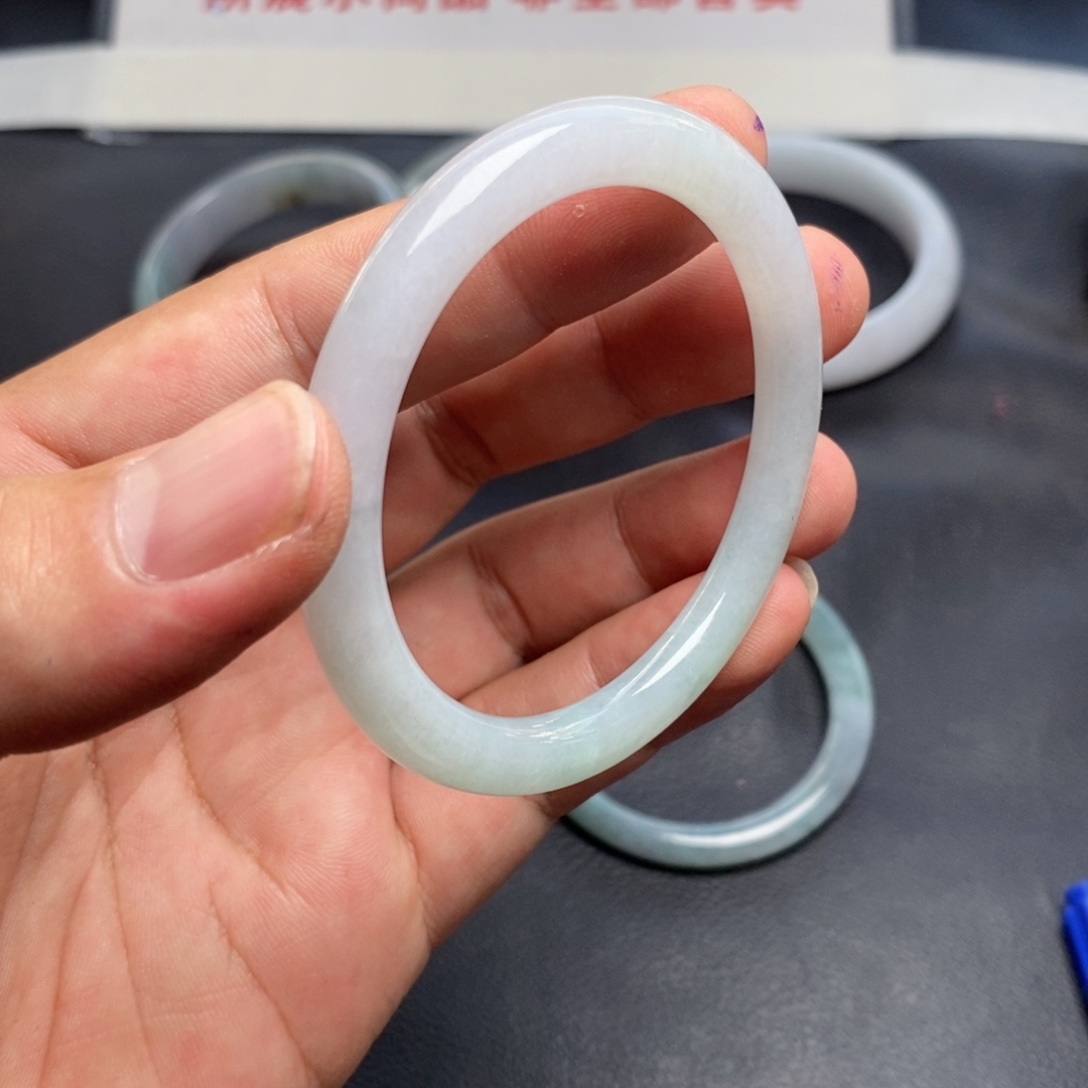 定制翡翠未镶嵌翡翠手镯