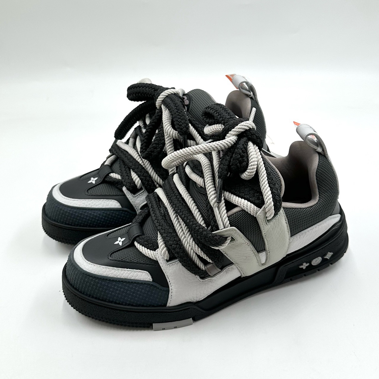 99新 LouisVuitton/路易威登 40码/黑白灰面包运动鞋/05971