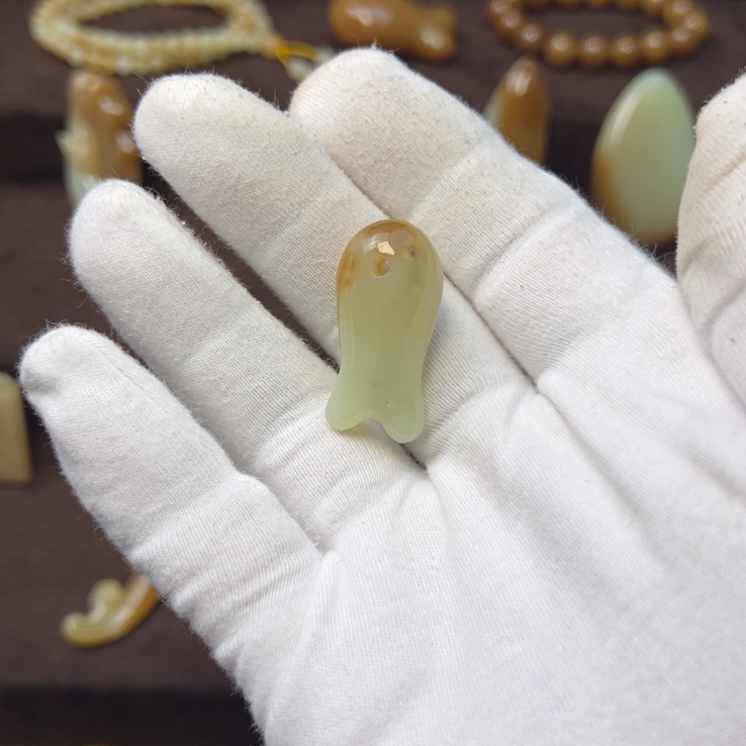 和田玉（糖玉）未镶嵌颈饰