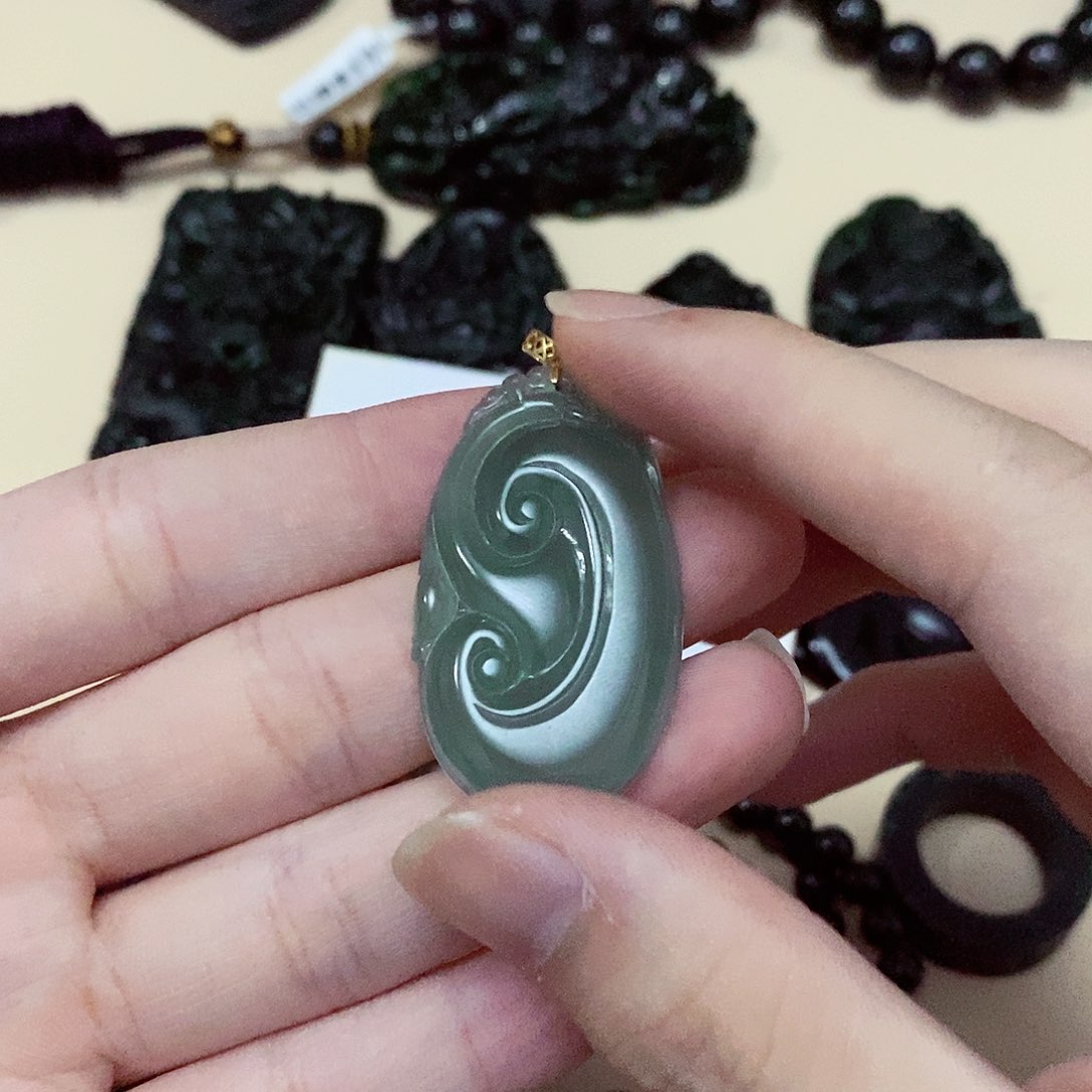 翡翠颈饰未镶嵌翡翠