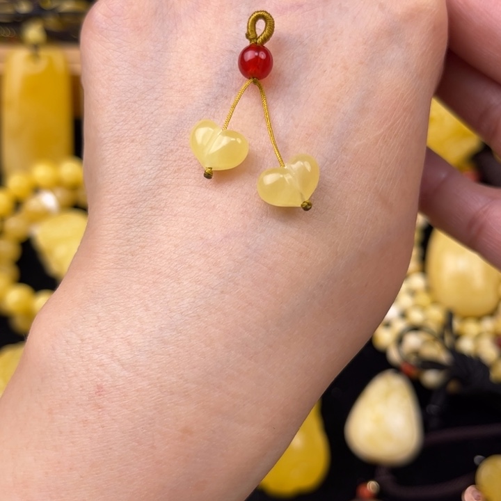 琥珀未镶嵌颈饰琥珀