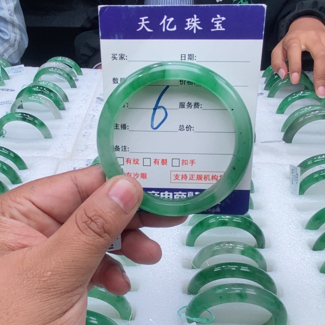 未镶嵌手镯石英质玉56