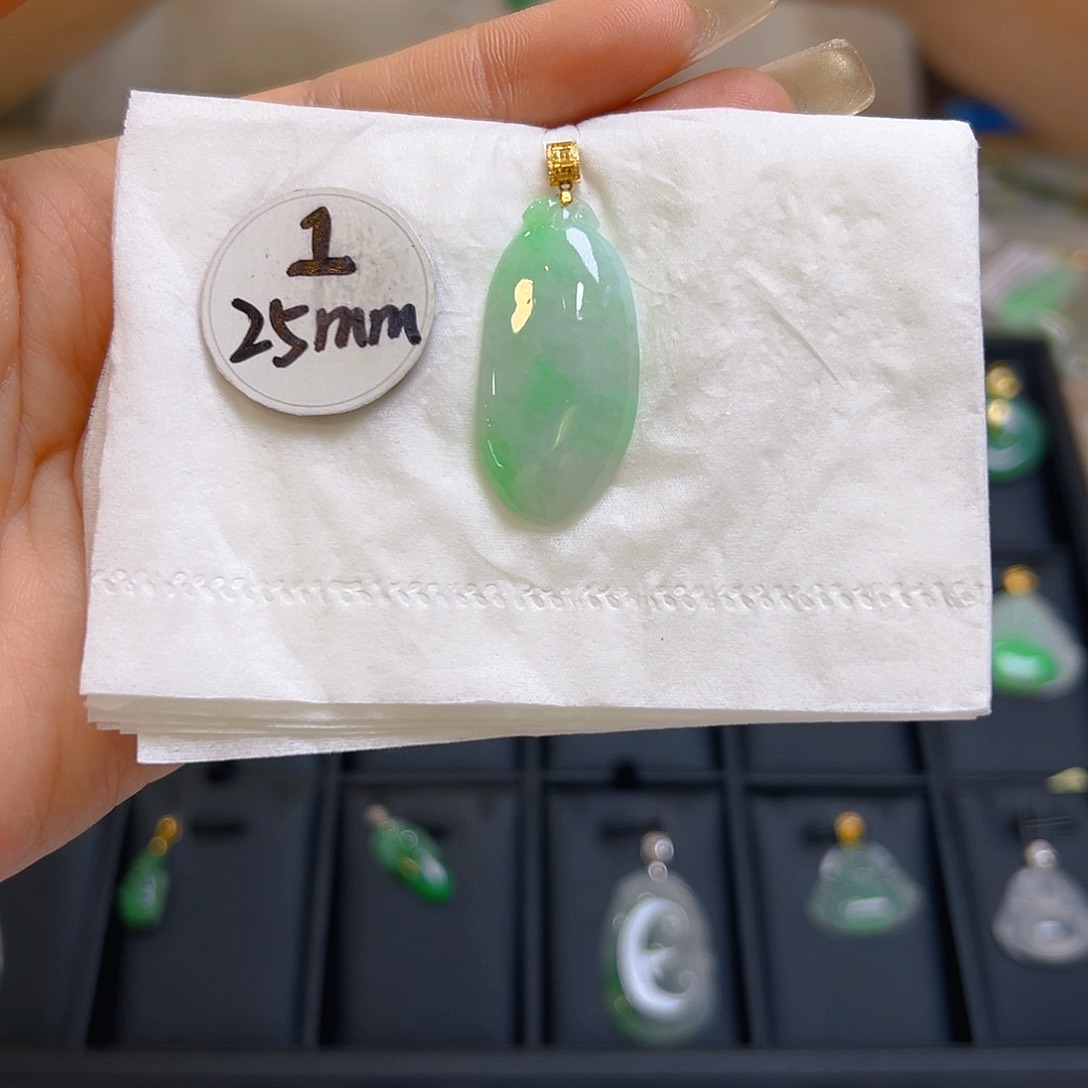 翡翠颈饰18K金镶嵌翡翠