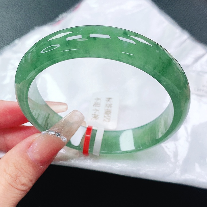 翡翠手镯未镶嵌57圈